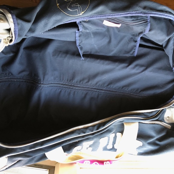 PINK Victoria's Secret "Peace, Love"Rolling Duffle - Rare Vintage - Picture 7 of 8